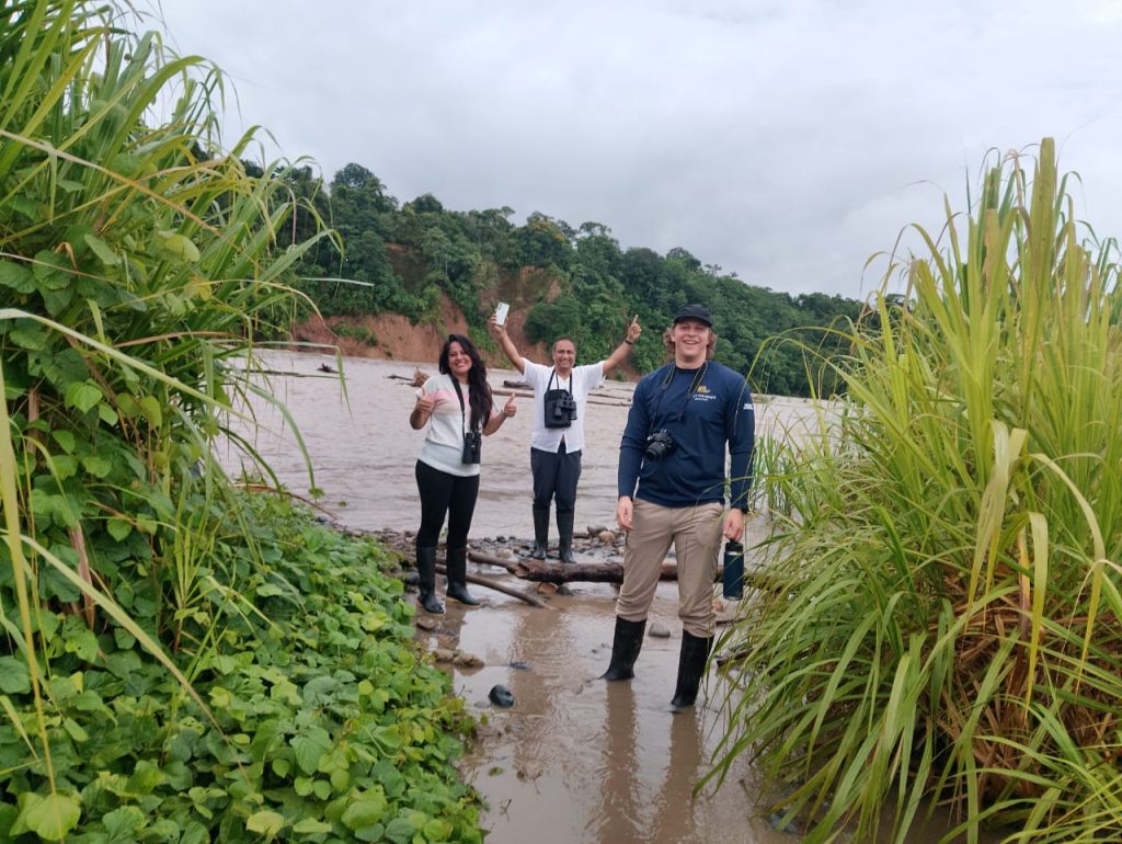 Grupo de viajeros en el Tour a Manu desde Cusco